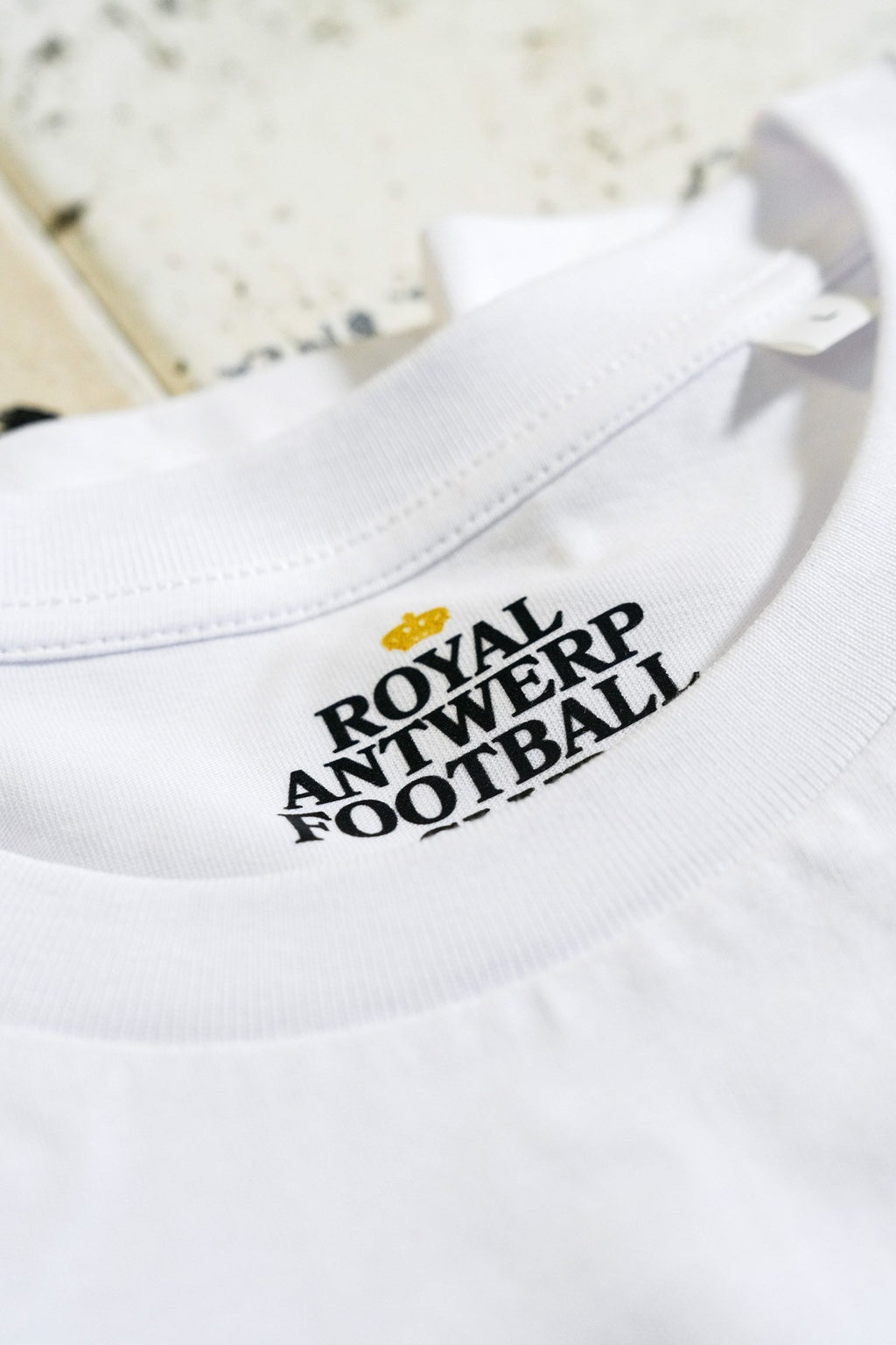 Royal Antwerp T-shirt Wit - 'ANTWERP' grijs foto supporters